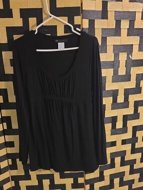 Black Long-Sleeve Scoop Neck Top